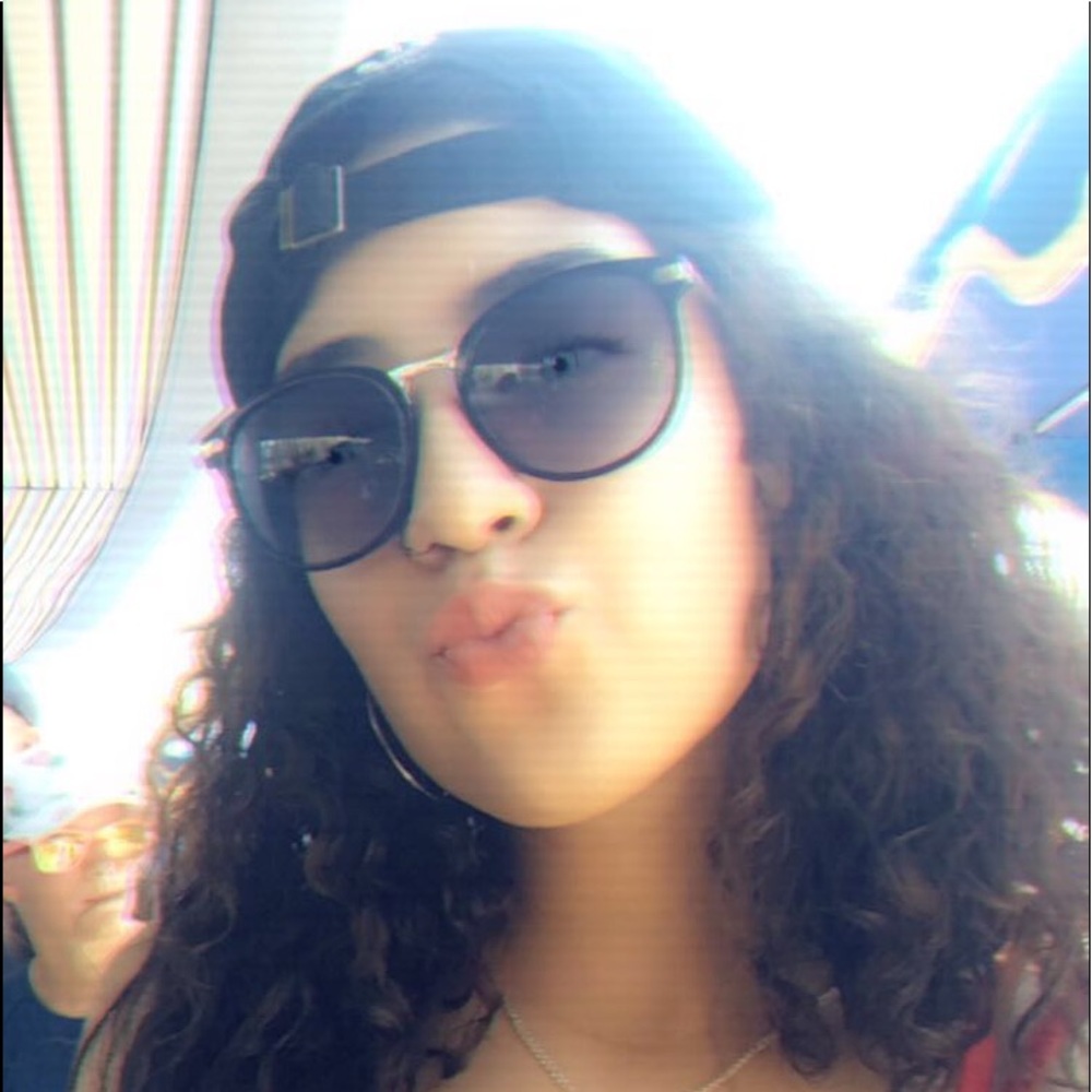 Meet your Posher, Alondra